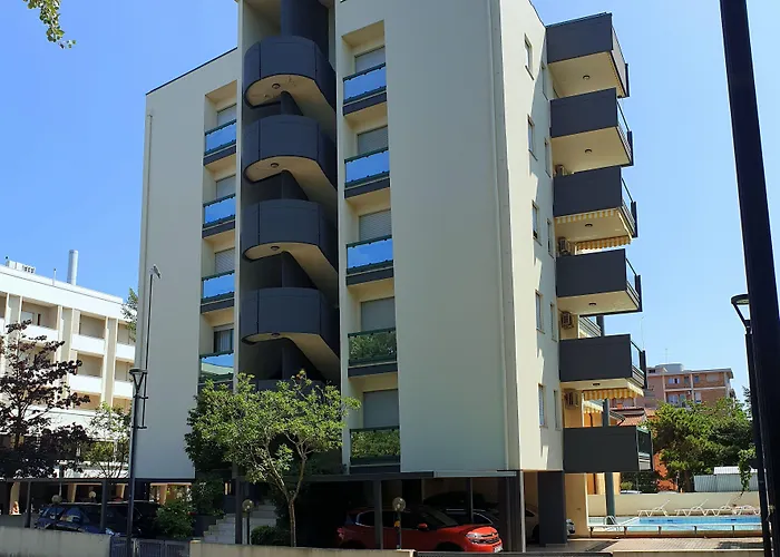 Enjoy Staying In Our Flat Апартаменти *